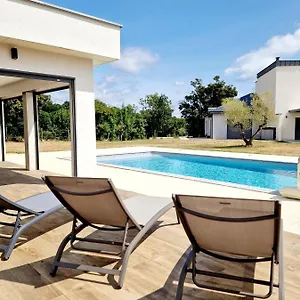 le-gite-city-haut-de-gamme-jardin-piscine.midi-pyreneeshotels.com/